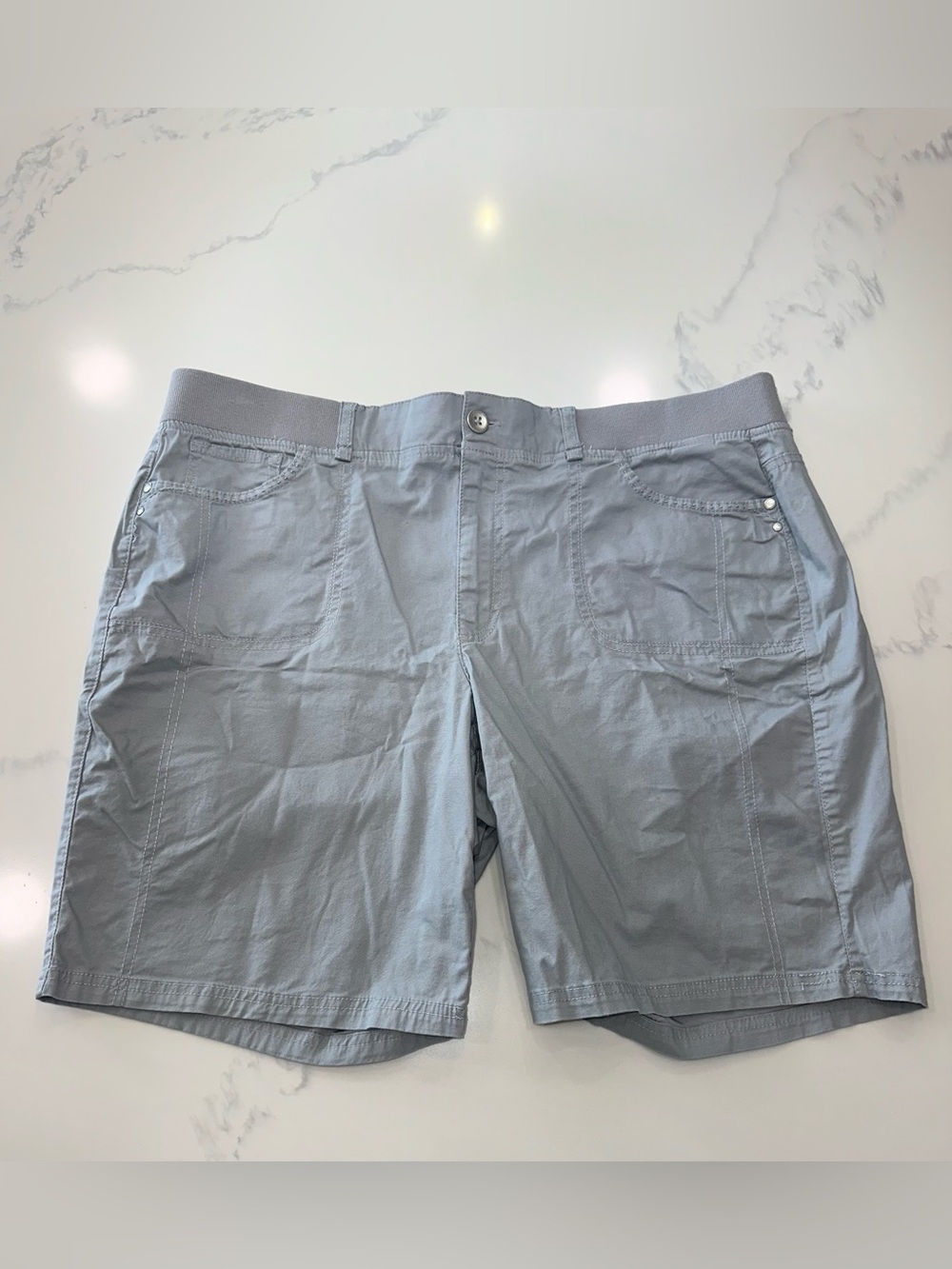 GLORIA VANDERBILT SIZE 18 LIGHT GRAY CLASSIC KHAKI STYLE DAY SHORTS ~COTTON